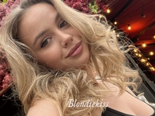 Blondiekiss