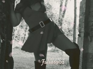 Julia6902