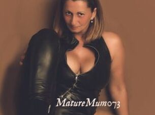 MatureMum073