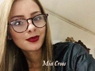 Mia_Croos