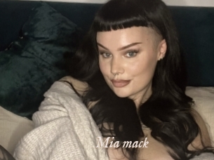 Mia_mack
