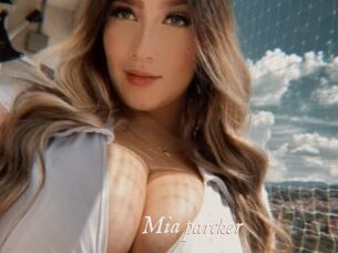 Mia_parcker
